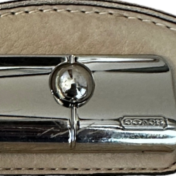 Coach‎ Pebbled Leather Purse - Picture 7 of 7